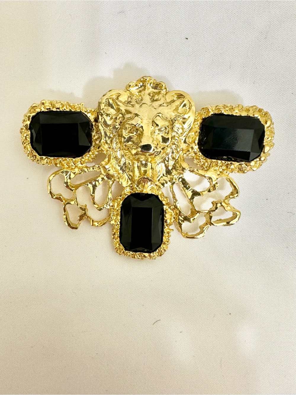 Elegant Vintage GoldPlated Gold Lion Black Cabochon Brooch
